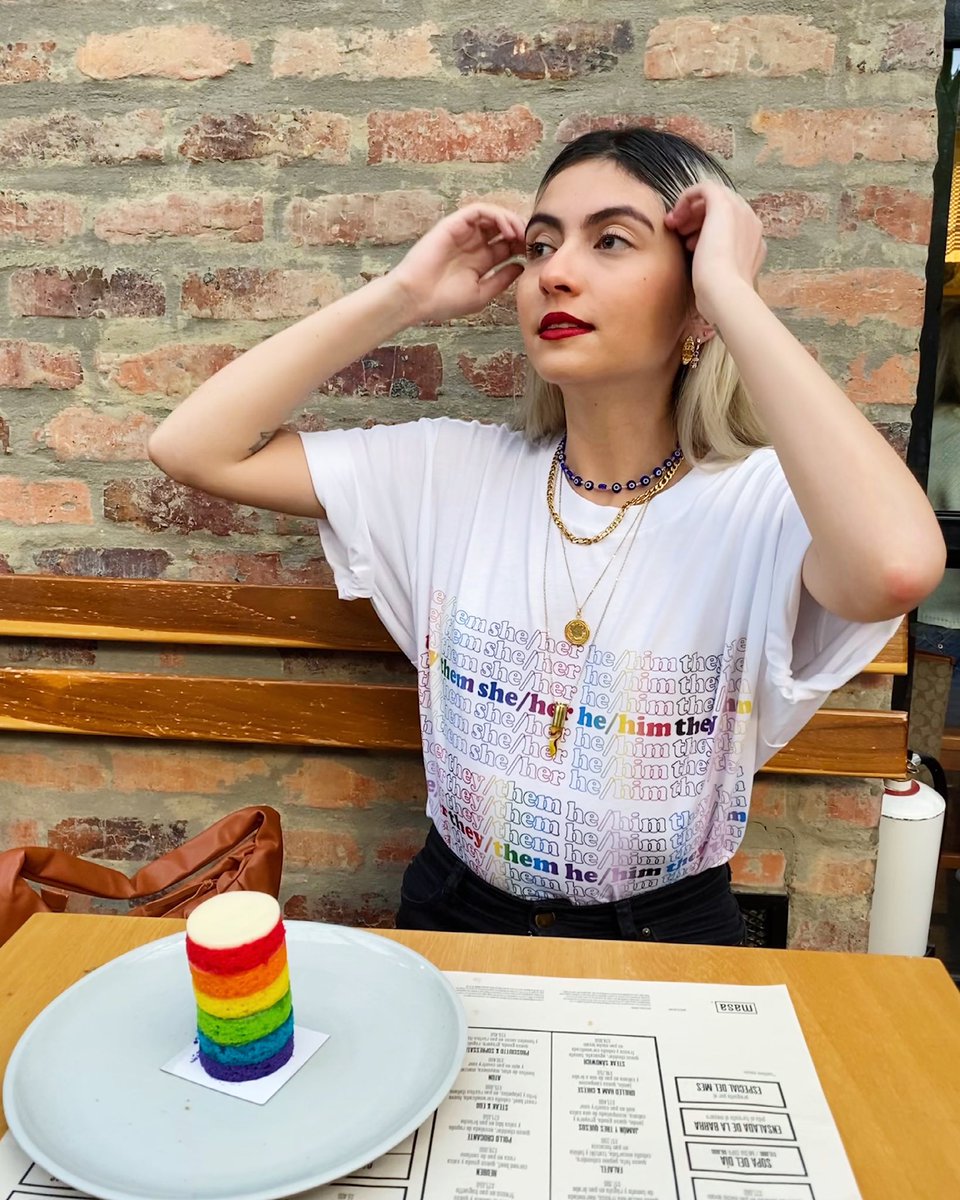 WonderMafe's tweet photo. it’s rainbow season feat. torta arcoíris & @Levis_Co 🌈 #LevisPride #LiveInLevis https://t.co/HSU3BOEcnH