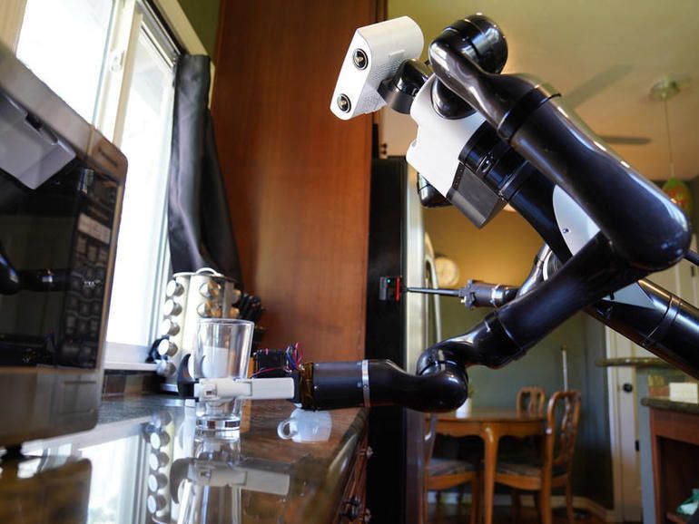 EvanKirstel's tweet image. Toyota working on robots for complex situations - Like household chores | ZDNet zd.net/2SjysLb