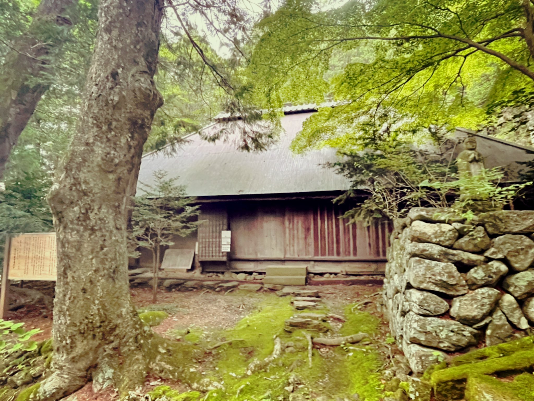 佐久市長 柳田清二 文豪 島崎藤村 旧宅 いつもの散歩コースには この重要な文化財がある 藤村が小諸義塾にて教鞭を執っていた時代に暮らしていた家です あの 破戒 を認めたのもこの家 昨年の大雨で案内板が壊れてしまっていましたが復旧しました