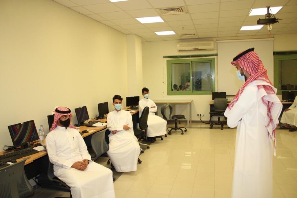 ضمن متابعة سير العملية التدريبية عميد الكلية يقوم بجولة تفقدية مساء هذا اليوم للوقوف على برنامج البكالوريوس المسائي بالكلية والاطلاع على جودة الخدمات المقدمة للمتدربين وانطباعاتهم عن قرب

#التدريب_التقني