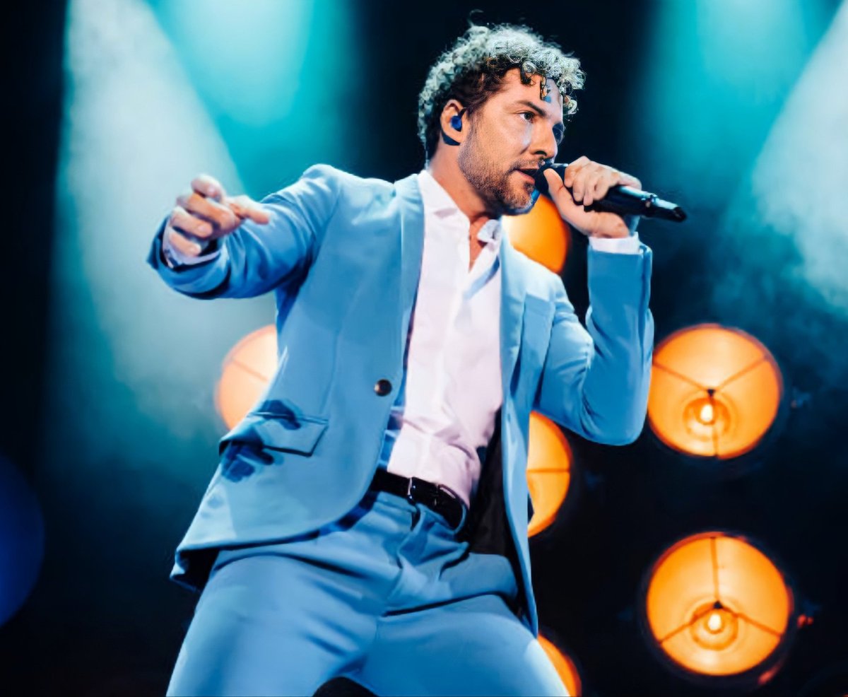 DavidBisbalCol's tweet photo. Simplemente espectacular el comienzo de gira de nuestro @davidbisbal por España 💙 https://t.co/ix68dlCJel
