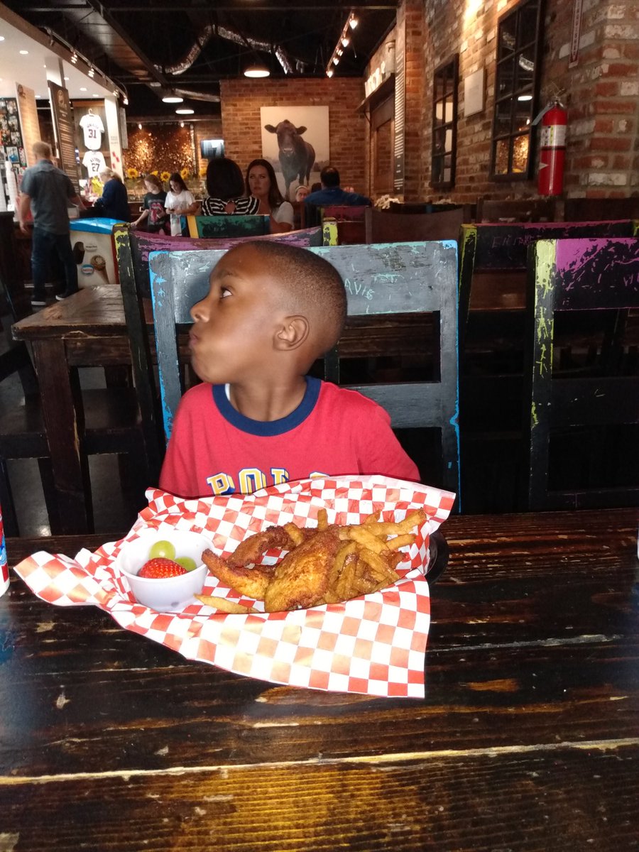 MRHOJO19's tweet photo. Much love to the owner & staff at #littlematts for all the Birthday Love for my boy Eli! ๐๐๐ฅช. Thank You! https://t.co/DUhcTVm5Sj