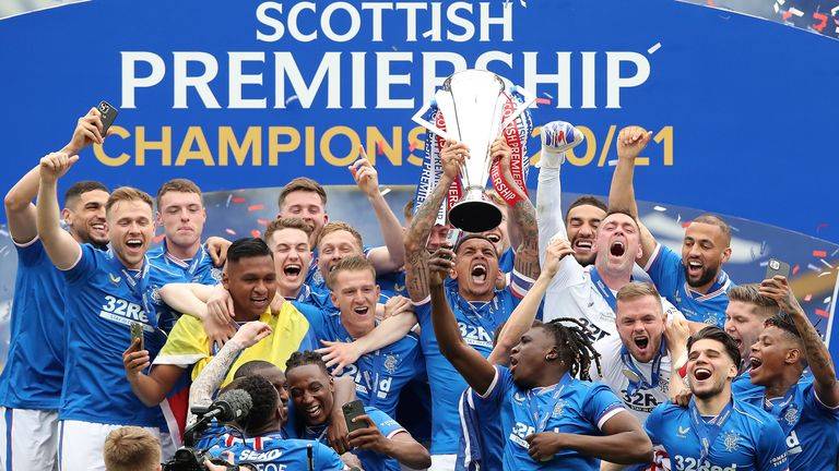 bluesbrothers86's tweet photo. Now that Scotland is done, it's soon back to Rangers! #Chasing56 🇬🇧🏆 https://t.co/GD5gR08ZGC