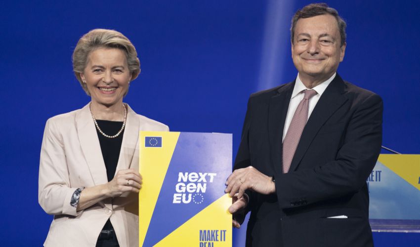 Matte_Schiavon's tweet image. Cartelli: trova le differenze