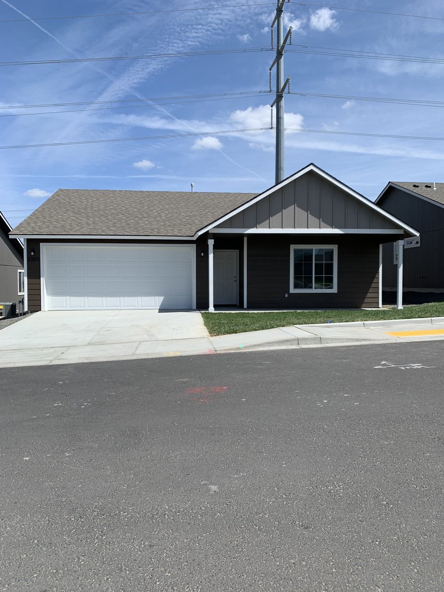 april_utecht's tweet photo. It’s been a month since I bought my own house! let me tell yah owning my own home is pretty cool💕 #homeowner https://t.co/Mj5x782Chs