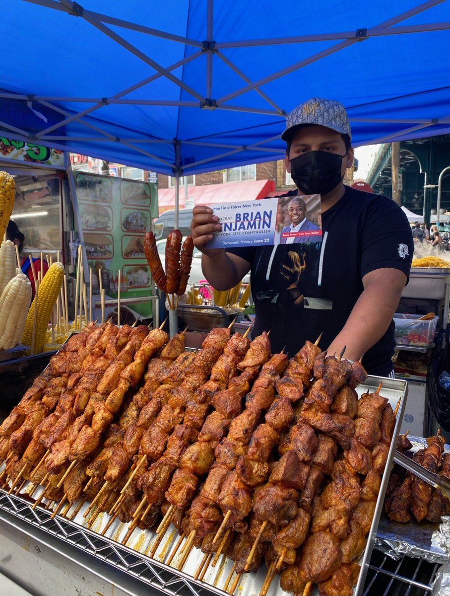 BrianBenjaminNY's tweet photo. We’re running a true grassroots campaign, supported by real New Yorkers across the city and I couldn’t be more proud. 

Rain or shine, let’s get out the vote today and make our voices heard! https://t.co/q4AT35yYrI