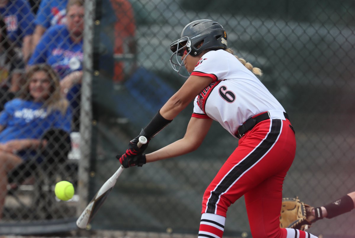 MetroNewsSports's tweet photo. Class AA: Maddie McKay's strong pitching performance led Oak Glen over Independence, while Sissonville belted a pair of home runs in its win against three-time defending state champion Herbert Hoover. #wvprepsb
https://t.co/jp0Y8PATRi https://t.co/za9Z8oN5Ab