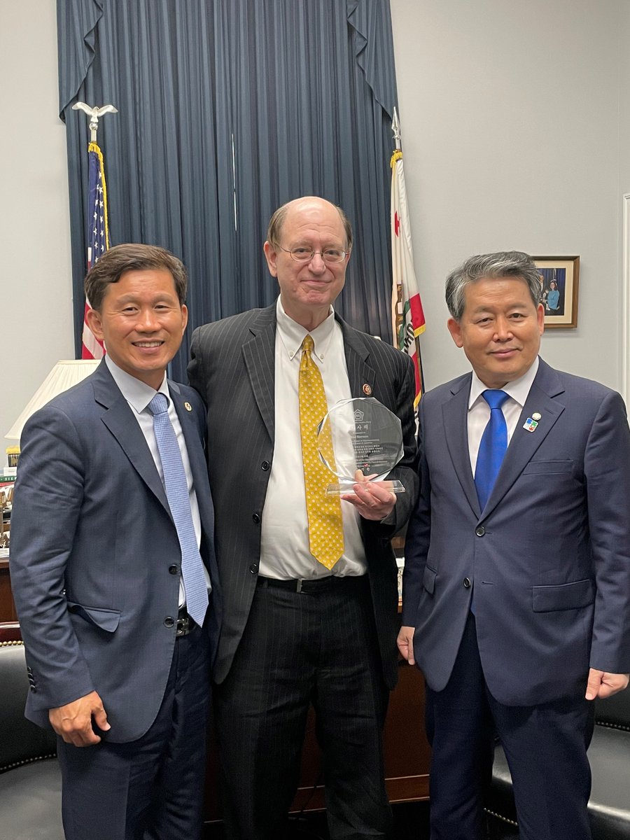 BradSherman's tweet photo. I want to thank Kim Kyung-hyup, Chairman of the National Assembly of the Republic of Korea for this plaque. Pictured below is Chairman Kim and Casey Choi, President of #KAPAC. (3/3) https://t.co/EjoCz4JTX3