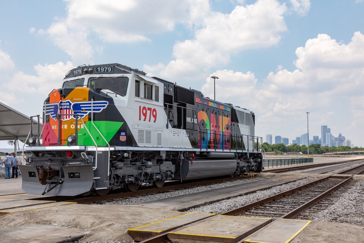 UnionPacific's tweet photo. Despite the 95 degree Houston heat, a large crowd of Union Pacific employees turned out Saturday to celebrate Juneteenth and the grand unveiling of the "We Are ONE" Commemorative Locomotive #UP1979. #WeAreOneUP https://t.co/9afw9eFFDd