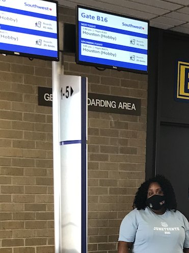 UnionPacific's tweet photo. Special thanks to @SouthwestAir for flying three winners of our employee contest to Houston to participate in the unveiling of #UP1979, the "We Are ONE" commemorative locomotive. #WeAreOneUP https://t.co/FTI9Yty1xZ