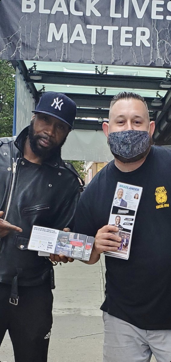 Local814's tweet photo. yall know a lil' rain (or employers) can't stop the Teamsters.  From Upper East to Downtown BK @Local814 is pounding that pavement today for real friends of labor @kallos @bradlander @LincolnRestler -- @TeamstersJC16 @Teamsters @NYWFP @CWADistrict1 #DeliveringForTheWorkingClass https://t.co/WJPSS7slEc