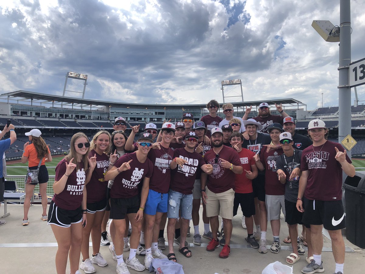 The Raiders take on Omaha! You can see who the crew is rootin’ for tonight. #MudDawgs