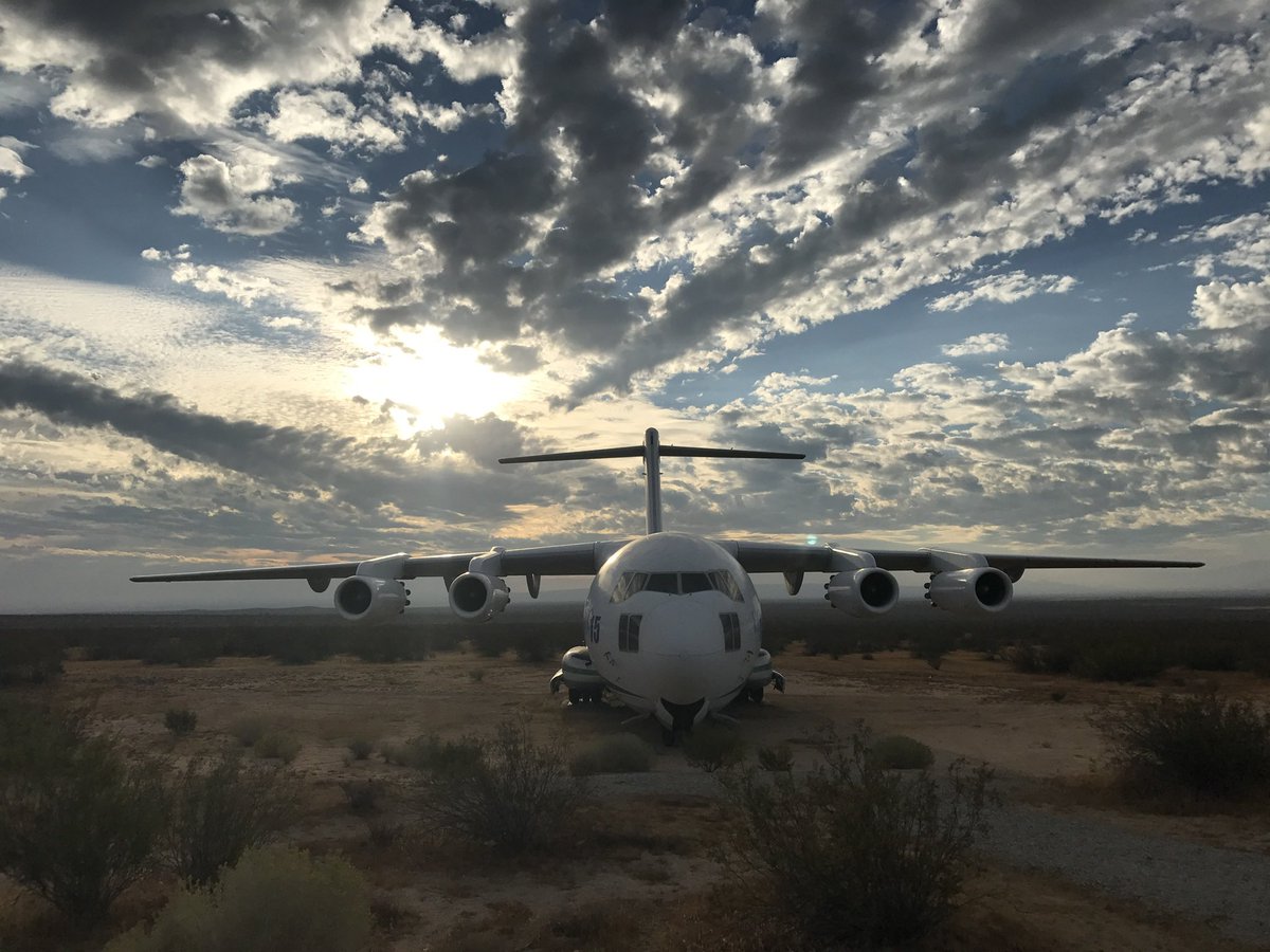 JGrunsell's tweet photo. #edwardsafb west gate. Century Circle. #yc15 #f104 #scenicsky #gateguards #jetaircraft @PaintingSurfer @FlyingRationale @AviationHistGal @Kent_YVR @Godderstwit @FlyingWings_com #centurycircle #californiasunrise https://t.co/HpHzpf6bEk