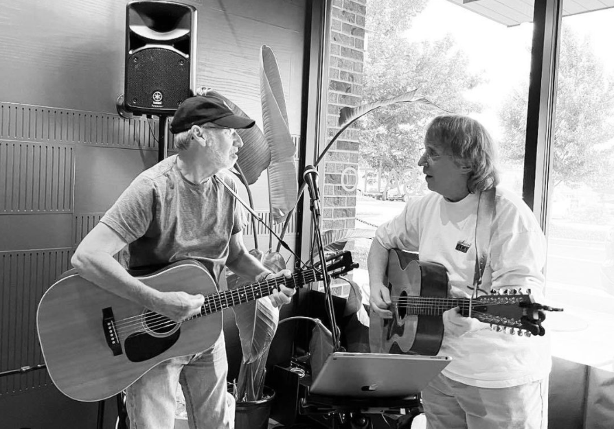 Vancouver_USA's tweet photo. Starting tomorrow, head to the waterfront every Wednesday for “Uncorked and Unplugged”—a live music & wine series from 6 to 8 p.m. at Valo Cellars! 🍷🎶 #DiscoverVanUSA #SWWAwine https://t.co/WWznizFCh5