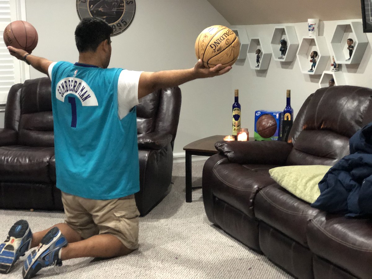 FKNTORO's tweet photo. Is that time again @hornets nation!!! #ARezar #TimeToPray 😂 😂 😂 HEAR US TEQUILA AND BASKETBALL GODS!!!! https://t.co/PX9eLDLR7x