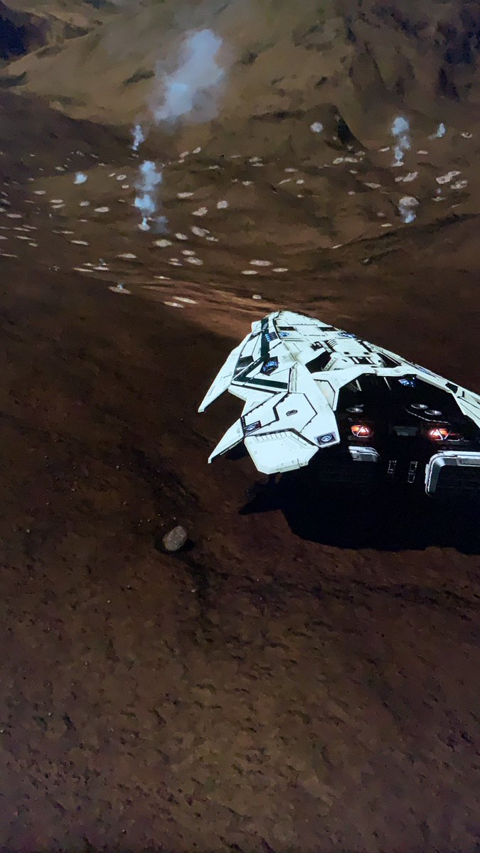 Starship Argo just landed for the night in a remote canyon. Difficult night. Plenty of jumps and almost nothing in discoveries. Good night CMDR’S ✌️ #EliteDangerous