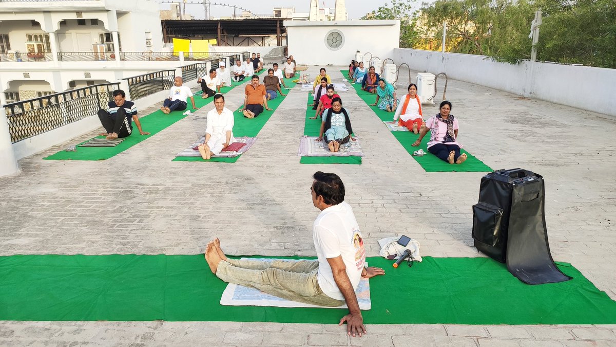 योग वह प्रकाश है अगर इसे एक बार अपने जीवन में दीये की तहर जला लिया जाये तो कभी भी कम नहीं होगा जितना आप योग करोगे यह उतना ही बढ़ता जायेगा 
#योगदिवस_पतंजलि_वेलनेस 
<a href="/yogrishiramdev/">स्वामी रामदेव</a> 
<a href="/Rakesh_Bharat1/">Rakesh Bharat #Patanjali</a> 
<a href="/shobhabhagia/">ShobhaBhagia</a> 
<a href="/HemSapra/">PYS HR SIRSA *सोशल_योगी_हेमराज_सपरा*</a> <a href="/bst_official/">भारत स्वाभिमान, मुख्यालय-हरिद्वार</a> <a href="/Ach_Balkrishna/">Acharya Balkrishna</a> <a href="/yogrishiramdev/">स्वामी रामदेव</a> <a href="/sureshpys/">Suresh Yadav #SocialYogi🇮🇳</a>