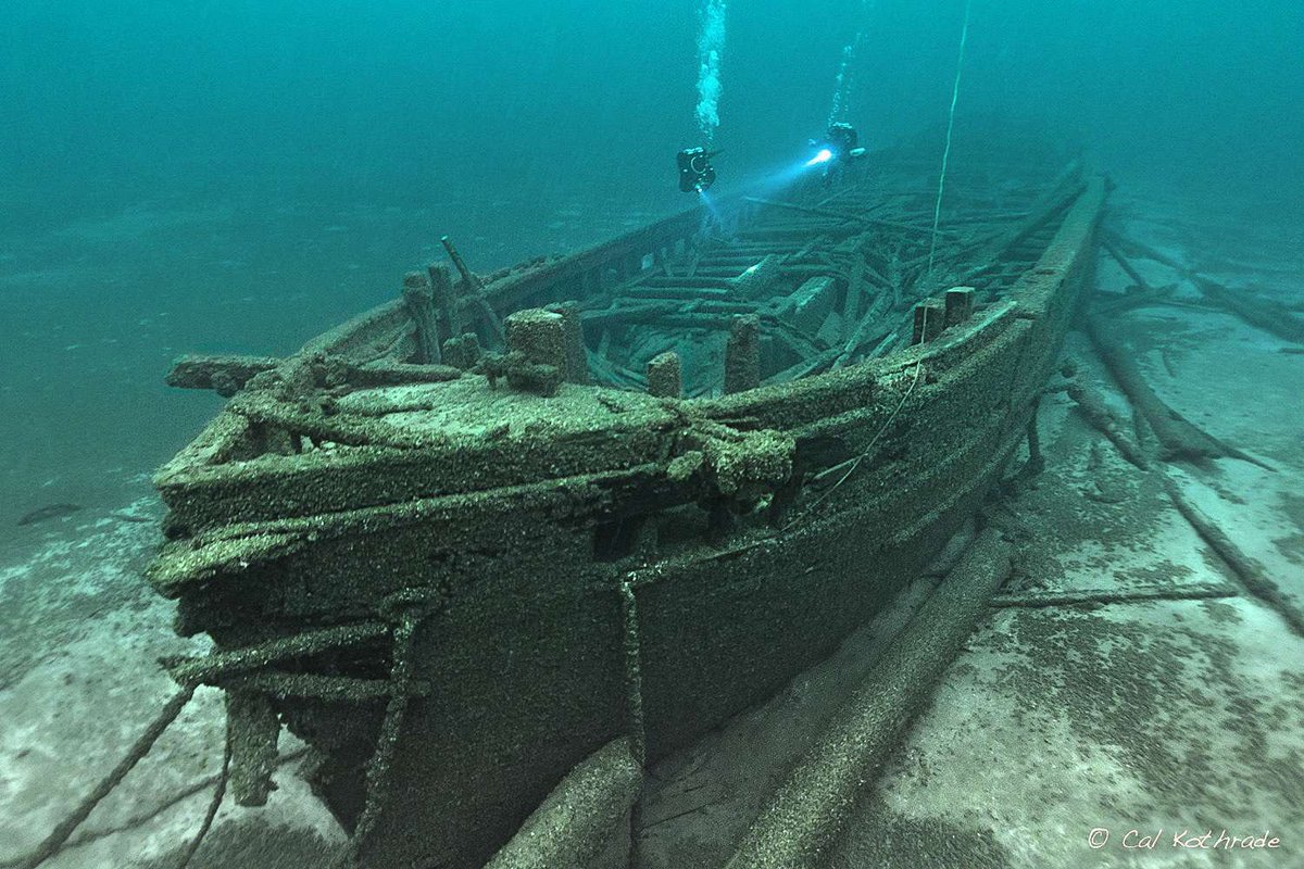 SOSTitanic4's tweet photo. This 3 masts schooner is called the Rouse Simmons also nicknamed the Christmas Tree Ship. This ship famously sank in a violent storm on Lake Michigan off shore of Two Rivers, Wisconsin on November 23, 1912. #rousesimmons #christmastreeship #shipwreck #greatlakeshipwreck https://t.co/T8WsEQF0LH