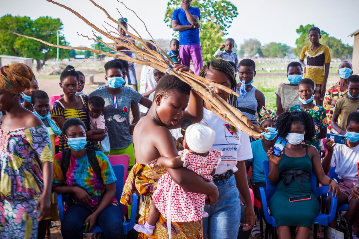 Princes71757165's tweet photo. #EndChildMarriageNow safe the girl child's future, the child marriage free community alert campaign is on. Join the action to ending child marriage.@PPAGGhana @GPChildMarriage @UNFPAGHANA @kwasiSELASSIE @AdubeaAmoah @kabacaesar @IPPFAR @YenkasaGh @MathildaAyamga https://t.co/TOEhTwfR4r