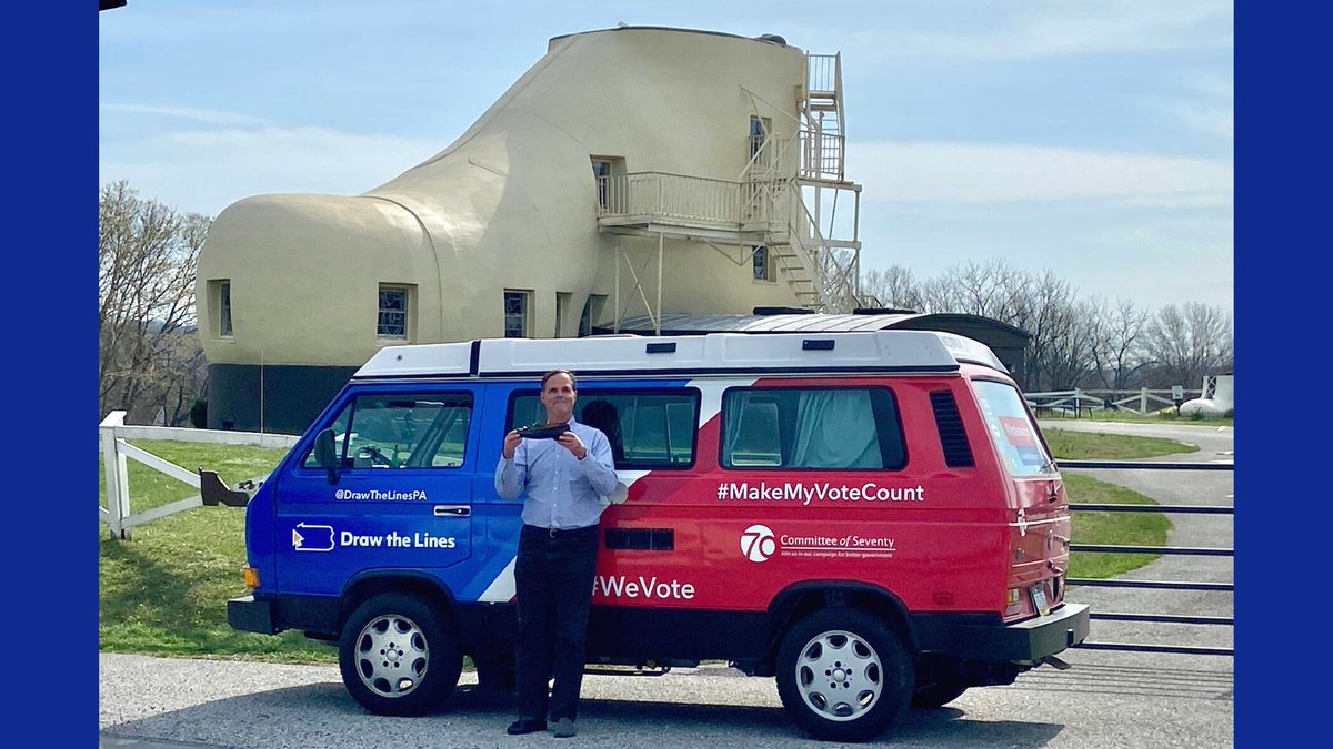 DrawTheLinesPA's tweet photo. #Throwback to the #Voteswagon in York, PA at the GIANT SHOE HOUSE.
Why a giant shoe? Because @DrawTheLinesPA is always serious about stomping out gerrymandering. 👞 https://t.co/QgJubrDElm