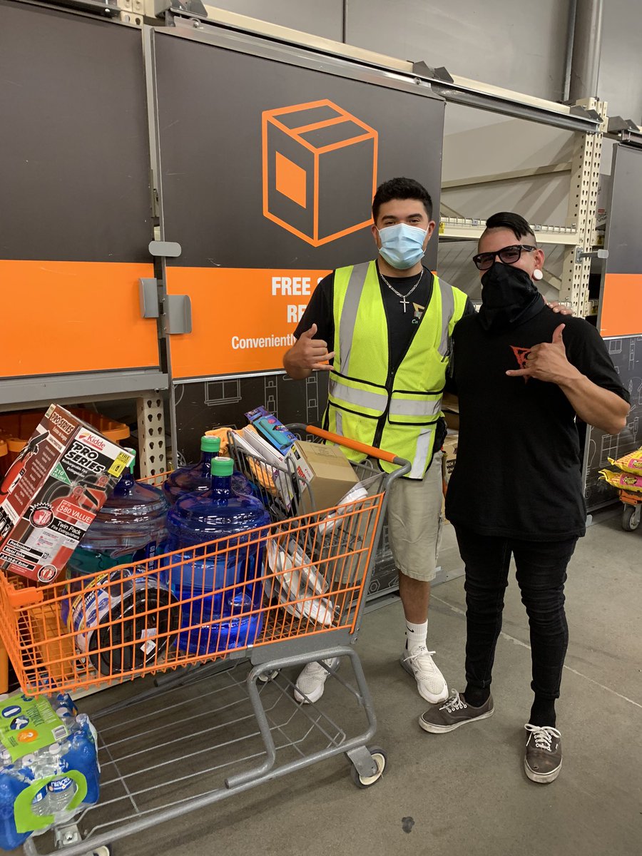 Shout to to my deliveries associate Jesus and my service desk associate Mario on this recovery totaling a little over $450! Using the pit stop program to keep our product in the stores! #pacnorthproud #woodlandwins @ElmoBermudo @Tiffersmw @AsmDennis @JoJoRaymondJr