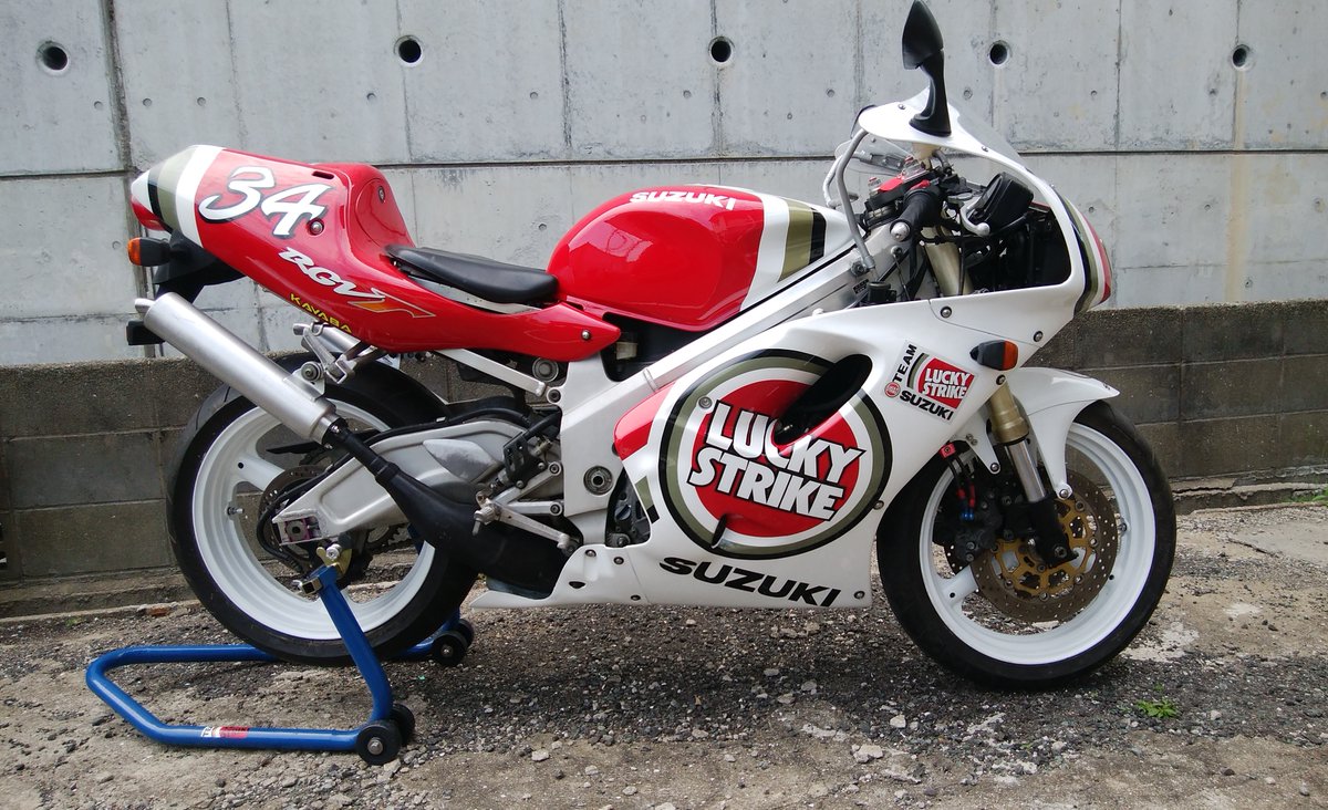 SUZUKI RGV-γ250SP（VJ23A）外装は純正のラッキーストライクカウルです