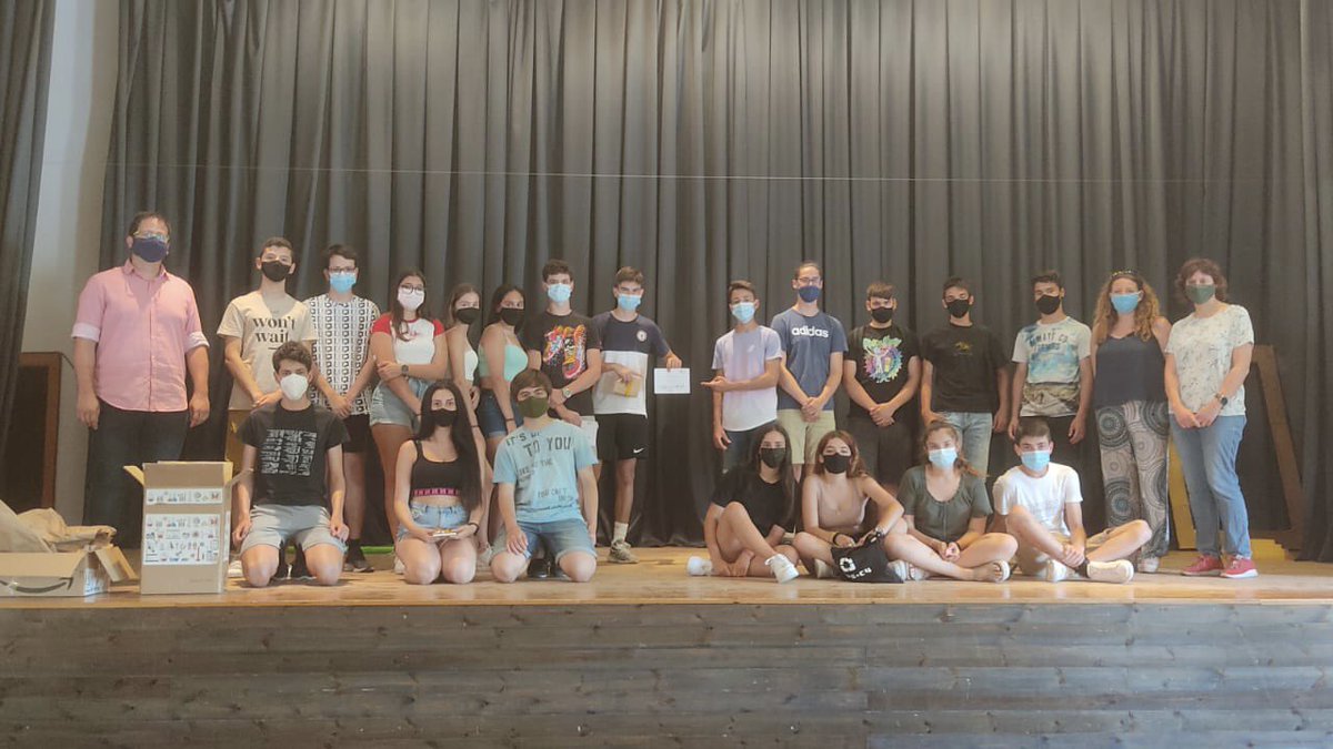 En el Concurs “#Química a les escoles” promogut per la <a href="/UEAnoia/">UnióEmpresarialAnoia</a> hem obtingut:
✔️1r premi per 5è, amb “La tinta invisible”.
✔️1r i 2n premi per 4t d’ESO, amb “L’efervescència” i "Caramel·lització i les reaccions de Maillard", respectivament.
Moltes felicitats a tots i totes! 👏👏