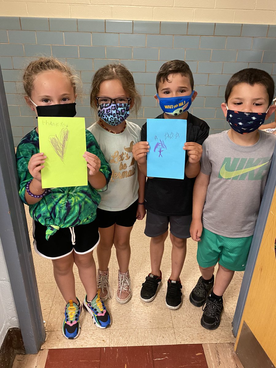MsSchuttinger's tweet photo. The best surprise today!! 😍 Thank you for the sweetest cards! This was the best way to end my year - seeing my Bumblebee friends from last year! @MissTisi  💕💕💕💕💕 https://t.co/szoDclOQox
