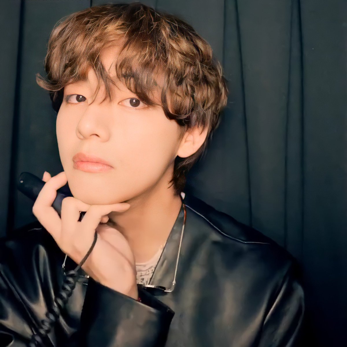nabiHopee's tweet photo. ¡¡¡Quiero ir a corea solo para decirle a V que es realmente hermoso!!! 
#btsdiamond https://t.co/Zm8vekPkrW