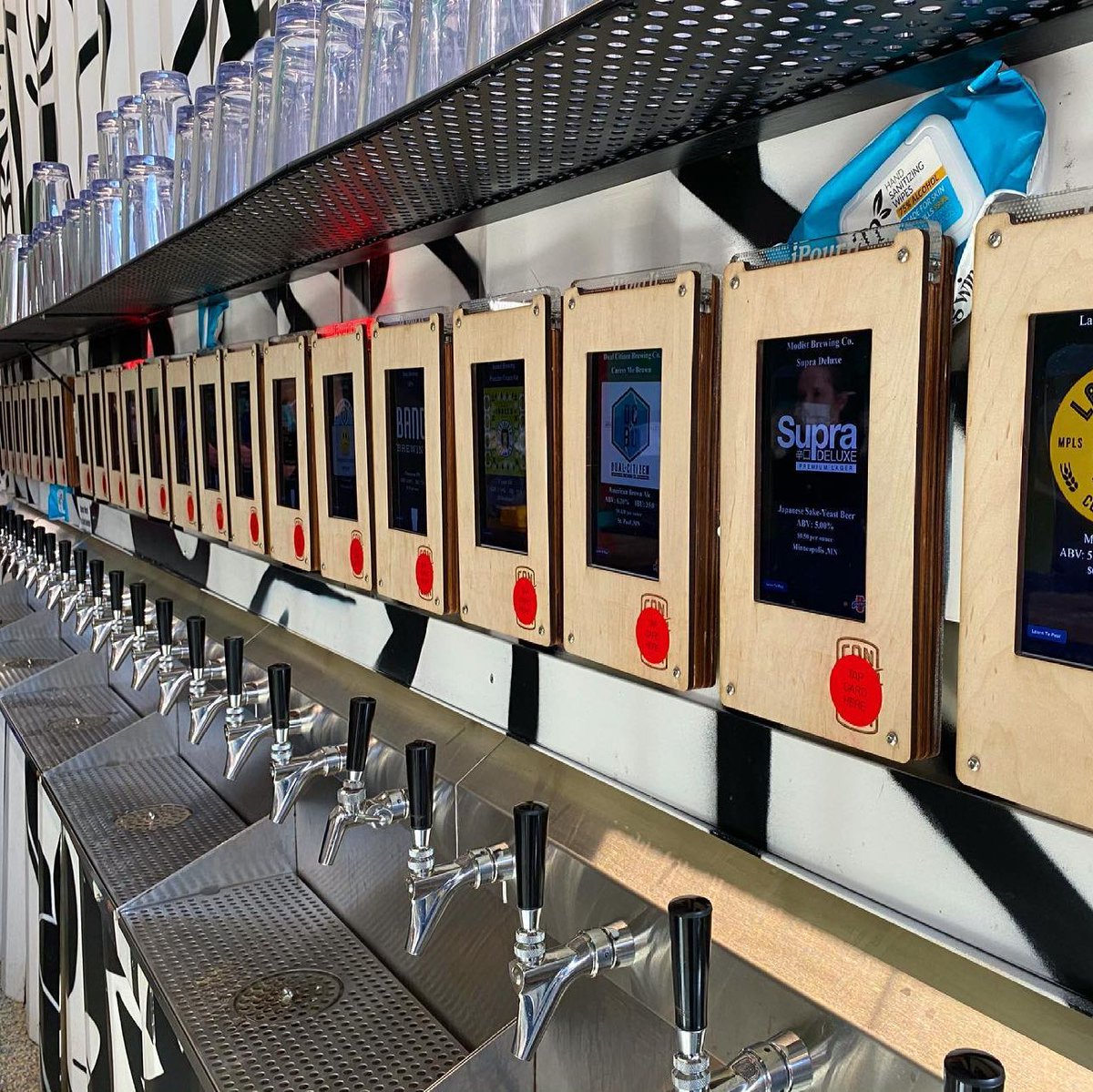 iPourIt's tweet photo. Lined up and ready to pour: take a look at @CanCanWonder 's never-ending tap wall, complete with 34 #selfserve taps! That's one rabbit hole we're never climbing out of 🐇 🎩 🍰
#selfservebeer #beertechnology #selfserve #cancanwonderland https://t.co/bUU6pvI2Du