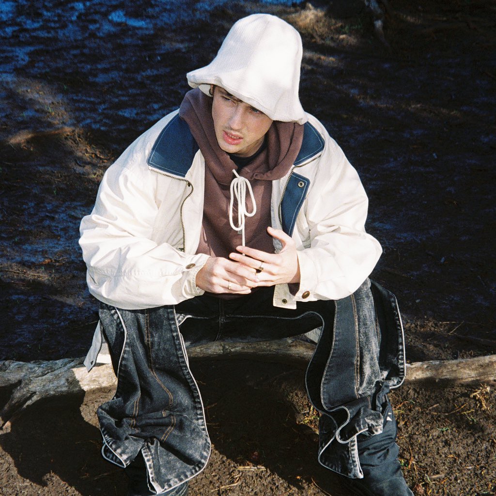troyesivan's tweet photo. IN A DREAM: LIVE FINALLY COMING TO A DEVICE NEAR YOU 6/25 🧡🙇🏻‍♂️ https://t.co/usvlQlVbBp