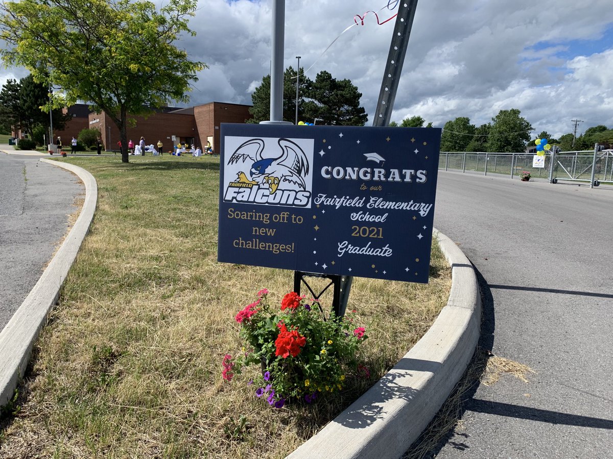 Beautiful evening of celebrating our graduates-Smiles, honks and cheers. Thank you to all for your ability to adapt and find joy. Special thank you to staff who were instrumental in the lives of our grads (today &amp; for years). Soar Falcons 😍 <a href="/FESFalcons/">Florence Elementary</a> ⁦⁦<a href="/LimestoneDSB/">Limestone District School Board</a>⁩