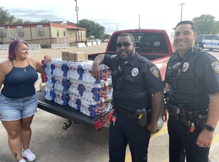 Thank you @DFWScanners for dropping by and donating water for our police officers at Dallas College PD at Eastfield as the summer heats up. We appreciate all your team does for first responders!