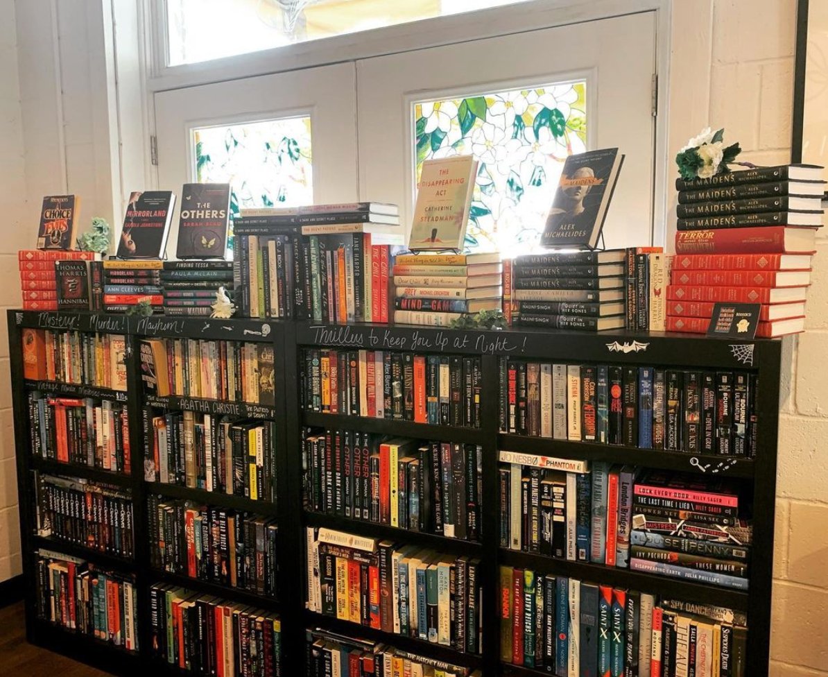 You can tell I’ve over ordered for a section when I just start stacking books on top like a Jenga game 😭 #papercutbookstore
