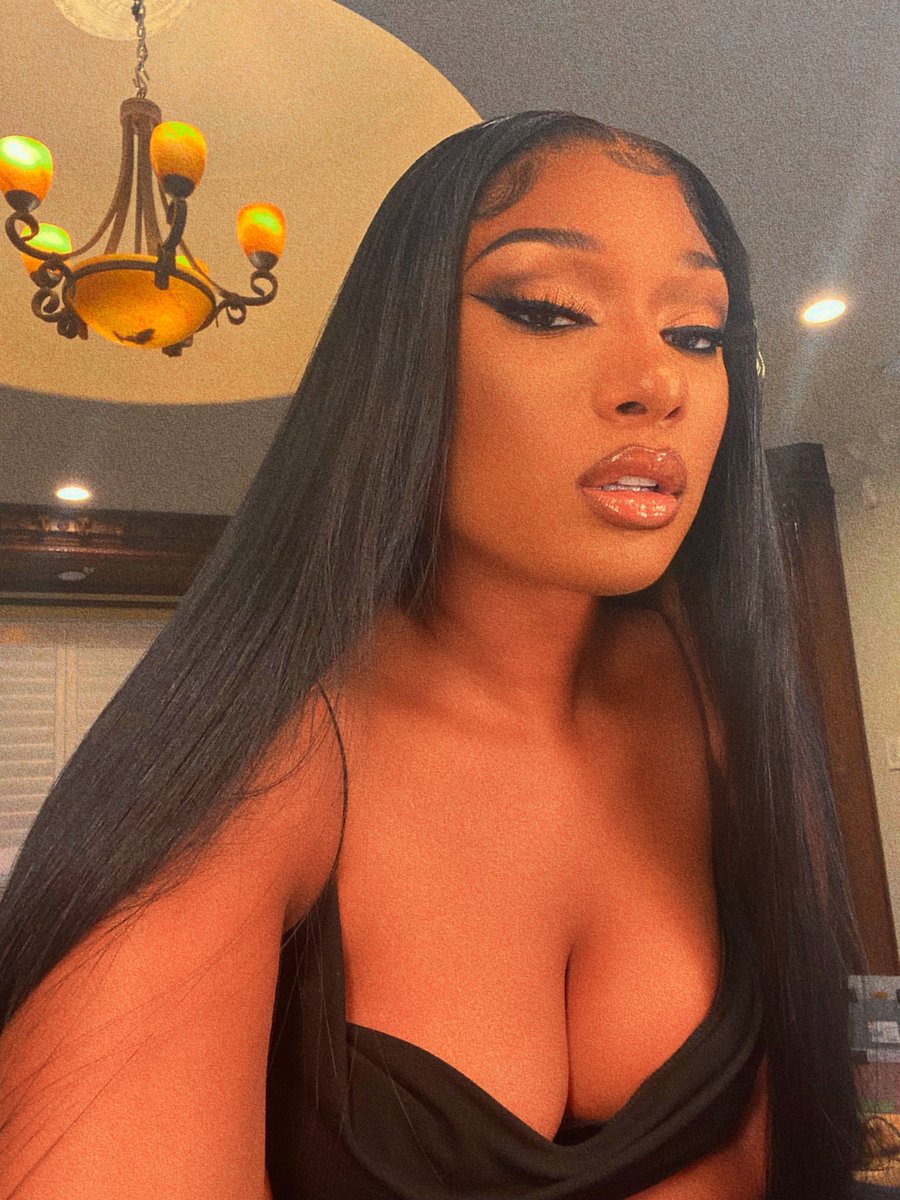 theestallion's tweet photo. Black or blonde hair meg 👀 https://t.co/UiPRNgKzHJ