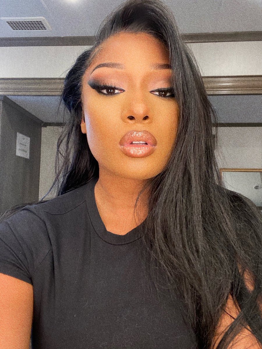 theestallion's tweet photo. Black or blonde hair meg 👀 https://t.co/UiPRNgKzHJ