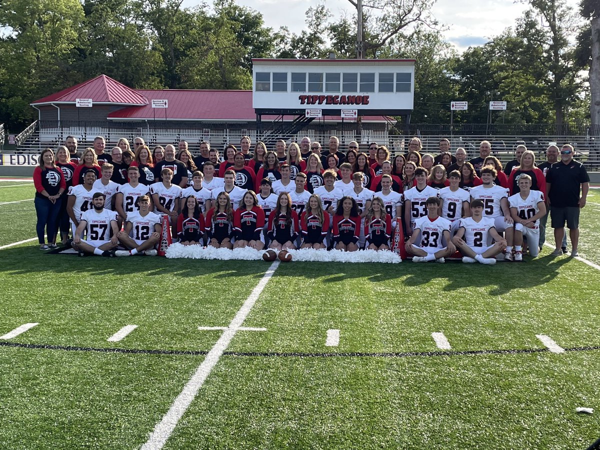 TippFB's tweet photo. 🏈🏈 Our 2021/2022 Senior Football Players and Cheerleaders!!! 🏈🏈
#believeit https://t.co/m6C1wMXCky