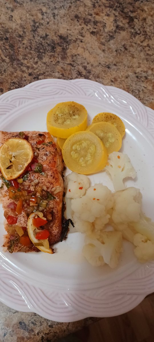 Moxie25's tweet photo. It's always tastes better when someone else cooks. #chefdayoff https://t.co/DCDro906Qh
