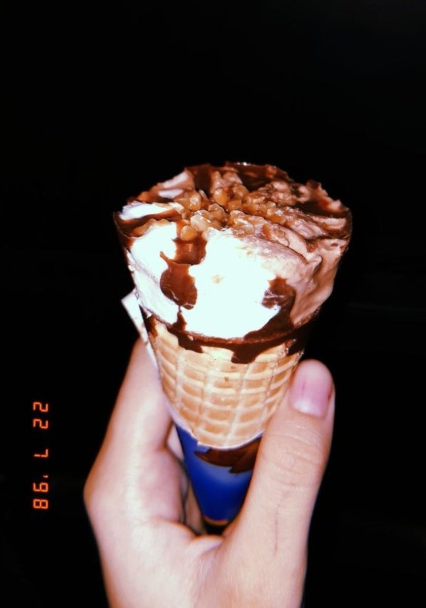 Alex_FirstSon's tweet image. Nada cura o cansaço da viagem. melhor do que um sorvete noturno com o MEU &amp;gt;MELHOR AMIGO&amp;lt; @HwalesPrince ☺️☺️☺️☺️☺️☺️☺️🙂☺️🙂🙌🙌🙌🙌🙌🙌