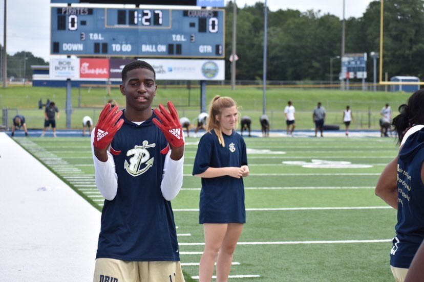 TheZJWarner's tweet photo. 7on7 was lit today🔥🔥 @football_pearl https://t.co/uf781a0FEi