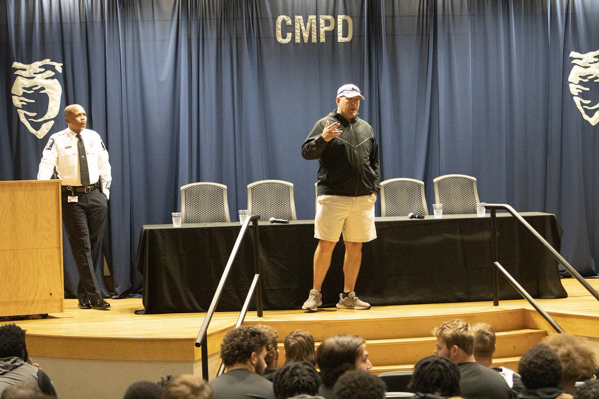 AppState_FB's tweet image. Thank you to @AppState_FB alum @CMPDChief for welcoming our team to today's @CMPD Academy and engaging with us about local/federal service practices and opportunities!

#GoApp