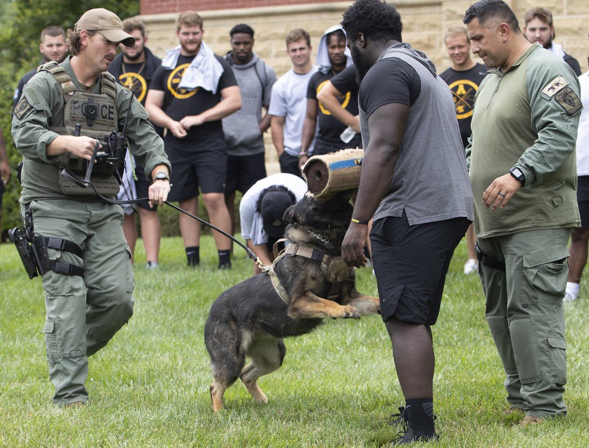 AppState_FB's tweet image. Thank you to @AppState_FB alum @CMPDChief for welcoming our team to today's @CMPD Academy and engaging with us about local/federal service practices and opportunities!

#GoApp