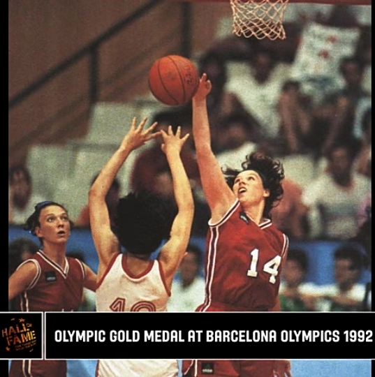 LendasOlimpicas's tweet photo. Equipe Unificada, EUN.
Basquete fem.
Campeã Olímpica.
Jogos Olímpicos, Barcelona 1992.
#eun #barcelona1992 #chempiony #legendy #olympics #basket #zhirko #baranova #gerlits #tornikidu #shvaybovich #tkachenko #minkh #khudashova #sumnikova #bunatiants #zasulskaya #zabuluyeva #cei https://t.co/irC3cd74wL