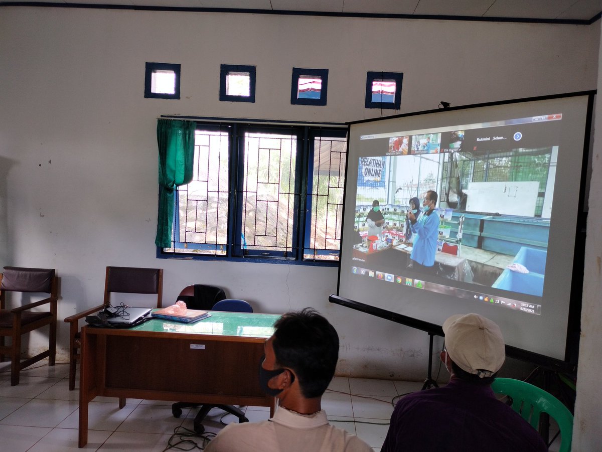 rizani221112's tweet photo. Praktek langsung pemijahan semi alami dg penyuntikan Ovaprim ke indukan lele, untuk meningkatkan hasil yg lebih maksimal.. Trims kami haturkan kepada @bpppmedan_brsdm atas ilmunya semoga bernilai ibadah.. https://t.co/XV6qqEnNrJ