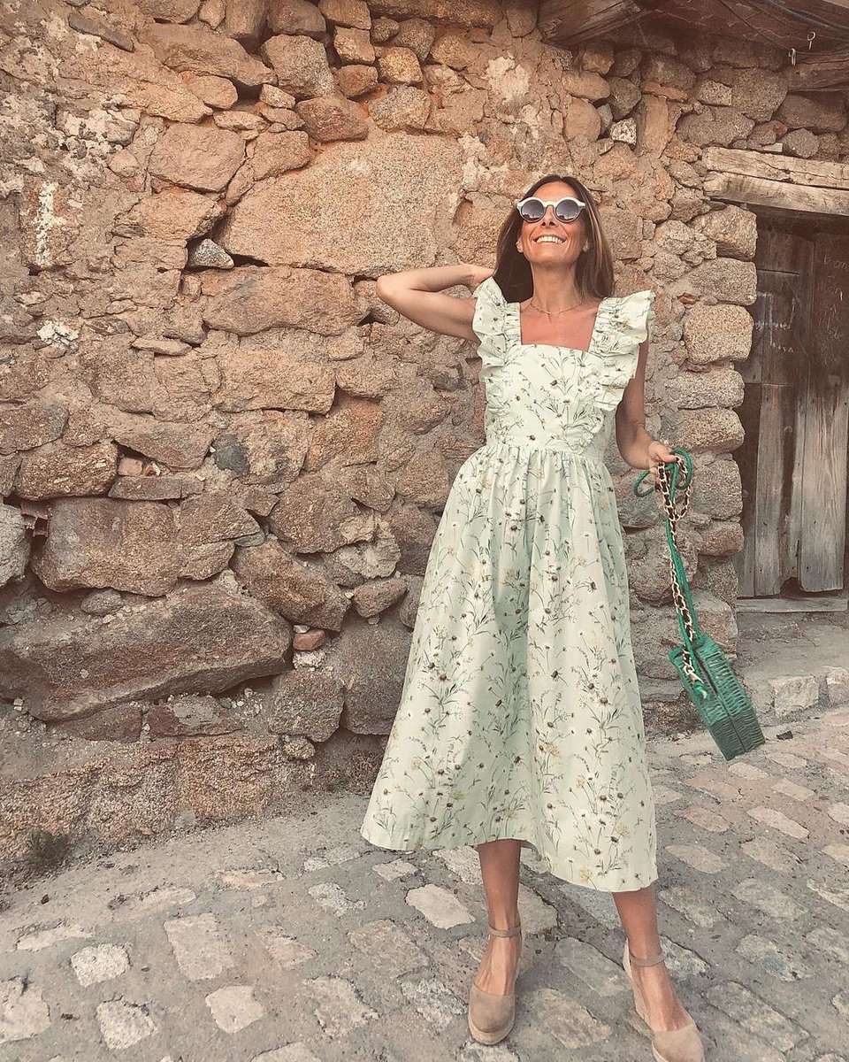 MonicaSdelMonte's tweet photo. .@hmespana Soñar nunca fue tan necesario [ #hmconsciousexclusive ]

Y a pesar de cumplir años, guardar siempre esa inocencia [ #hb ]

#hm #hmconscious #naivefashion #summerdress #dress #summeroutfit #outfitoftheday #potw #mystyle #whatimwearing #styleinspo #mo_mnk https://t.co/z3QB9XCxNw