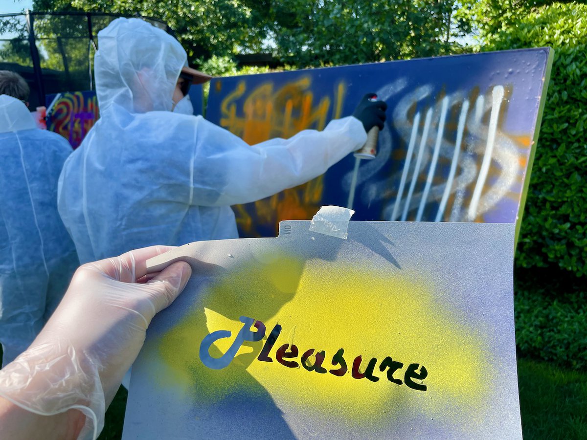 BrainSolutions's tweet photo. Ons langverwacht team-event kon eindelijk nog eens doorgaan, en we hebben er een heuse graffiti workshop van gemaakt!
Wat vinden jullie van onze creaties? https://t.co/smMoMCXpbX