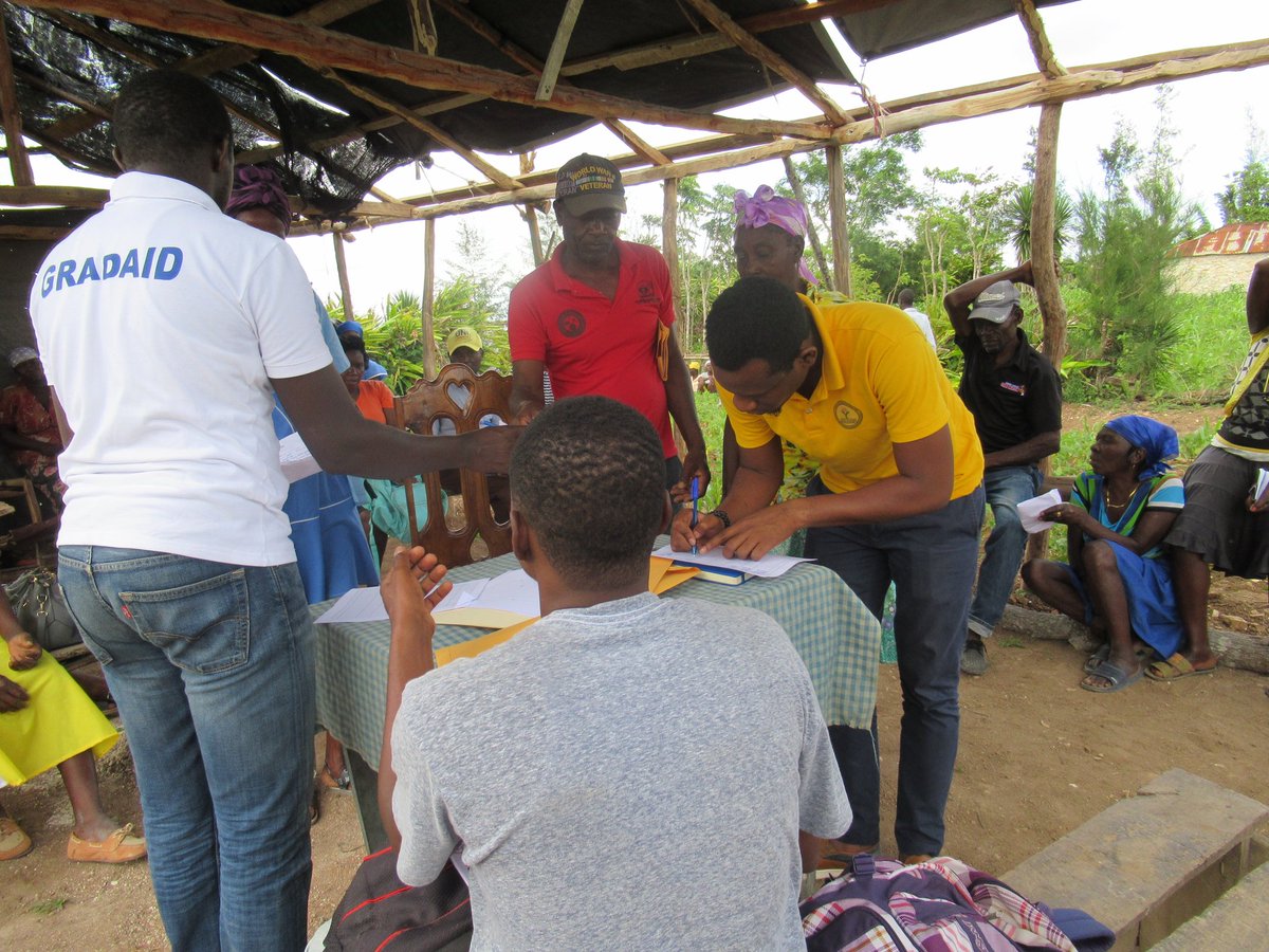 GRADAID1's tweet photo. La formation des paysans et leur implication réelle dans le processus du développement agricole et socioéconomique des communautés rurales est et restera toujours une méthode importante pour GRADAID. https://t.co/9IxHNZyOTV