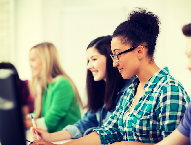 ESF_Hamburg's tweet photo. Erste Schritte am #Computer können #geflüchtete #Frauen ab dem 22. Juni 2021 bei einem 4-tägigen #Internettraining des #ESF+ Projektverbunds "Auf gutem Grund! Bildung und Beruf am FLUCHTort" machen: 👉https://t.co/HNcu7RkW6n https://t.co/WK0NZSrdY5
