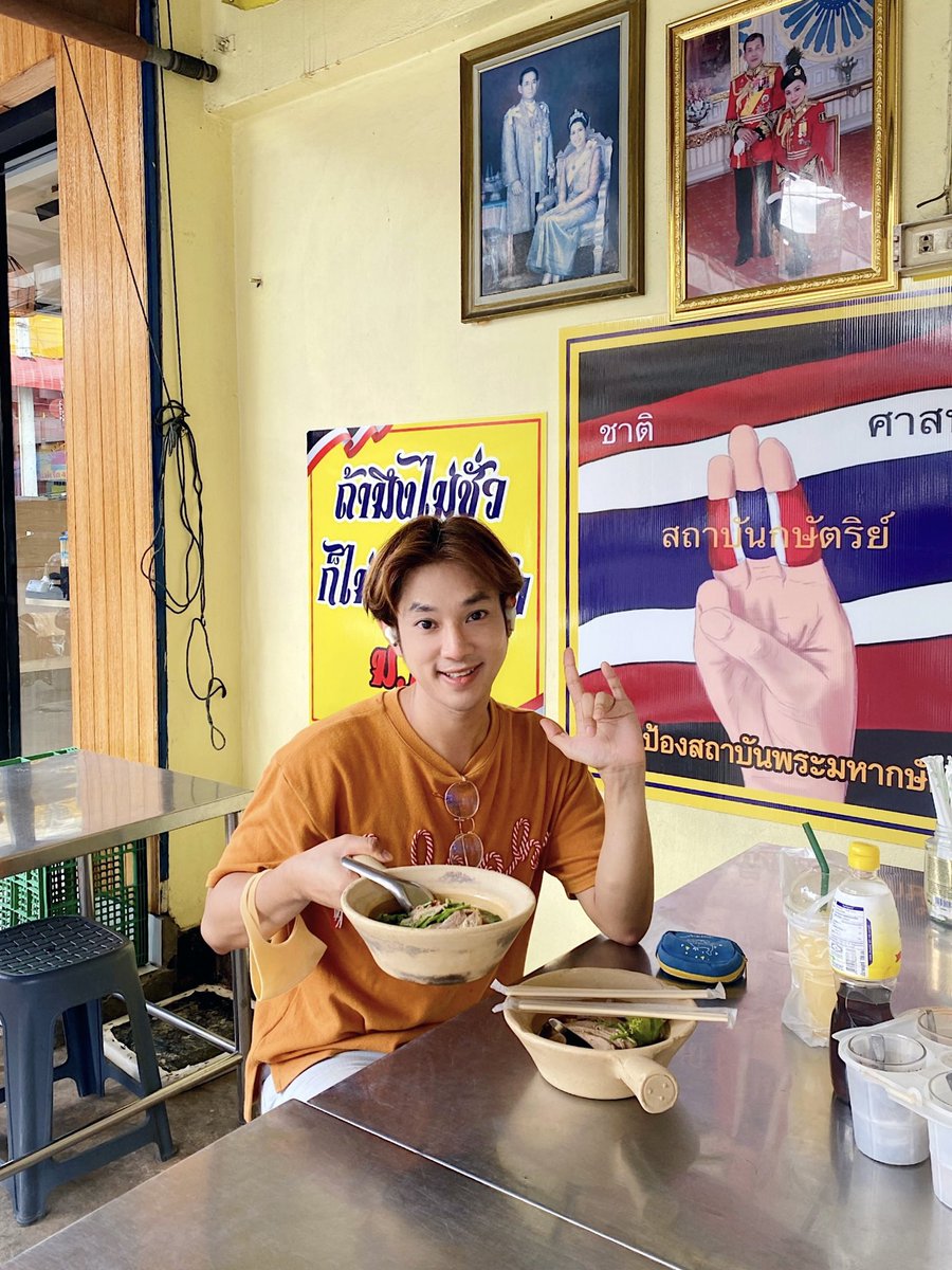 NightPhoomin's tweet photo. ออกจากร้านไม่ทัน
… ก็เลยนั่งกินเป็ด 2 ชาม 🤟🏼😋🦆🍜 https://t.co/yDFeOloXu7