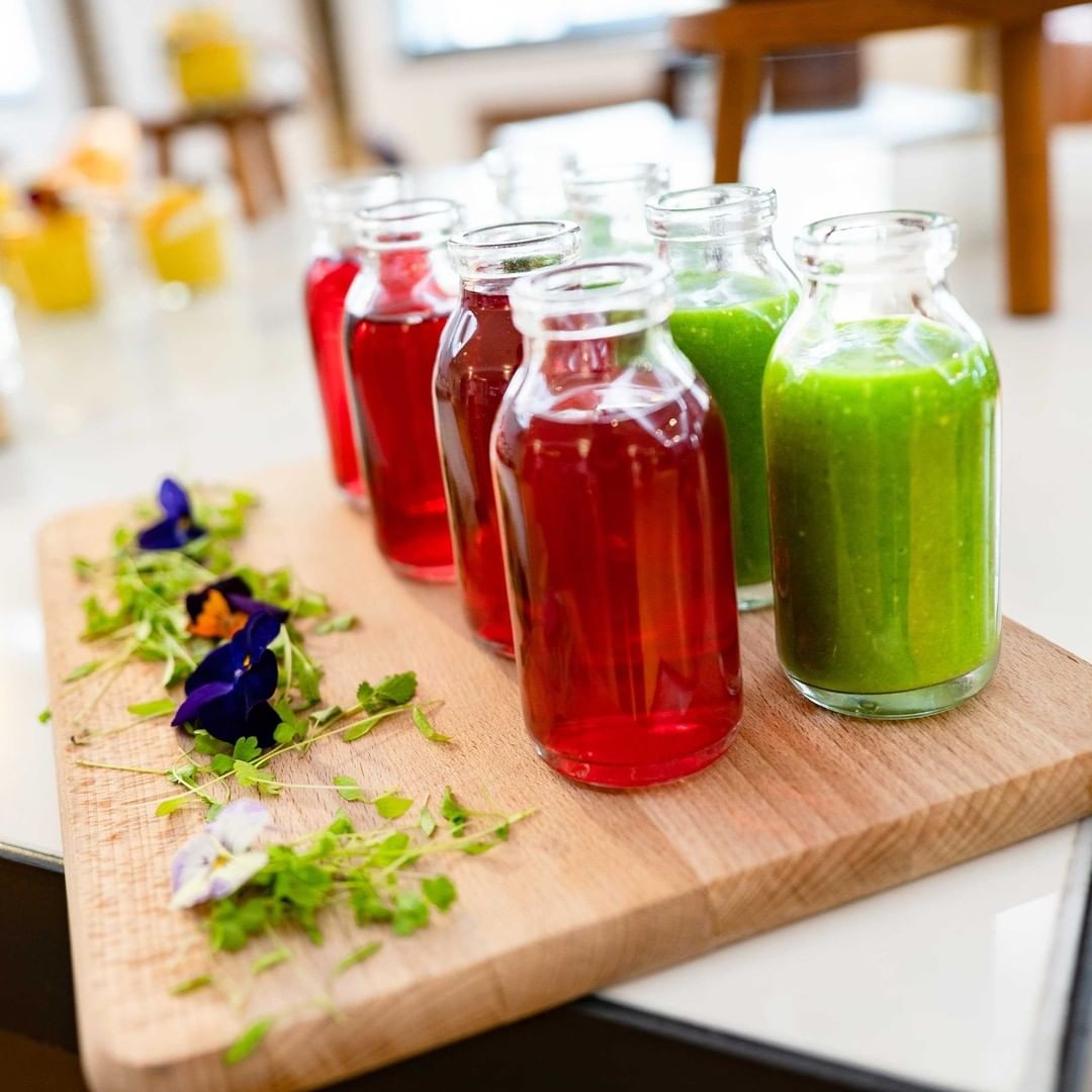 Klear_Events's tweet photo. Fancy a smoothie? Choose from spinach, apple, and avocado smoothies with pumpkin seed.
They're not back to ‘normal’, they're back to excellence. Go see and taste for yourself. @etcvenues
#vegan #plantbased #ExecutiveAssistant #PersonalAssistant #ConferenceFood https://t.co/YQhxTAjaMU